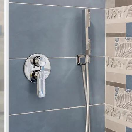 Angioino - In The Center Of * Neapol